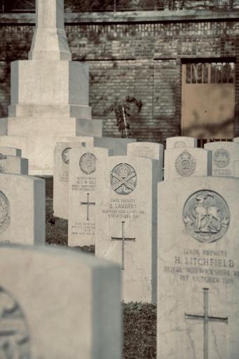 عکس قبرستان سربازان جنگهای جهانی اول و دوم