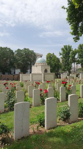 عکس قبرستان سربازان جنگهای جهانی اول و دوم