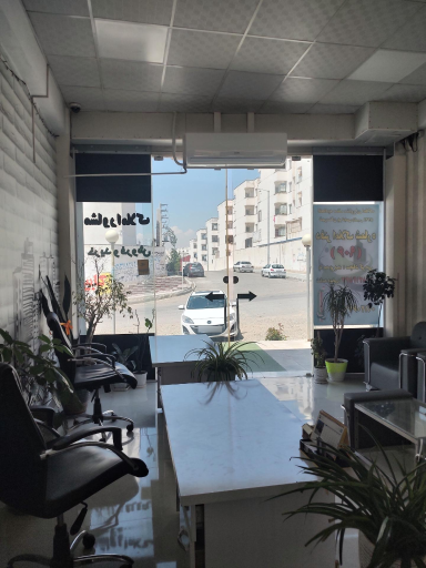 عکس مشاورین املاک پردیس ملک