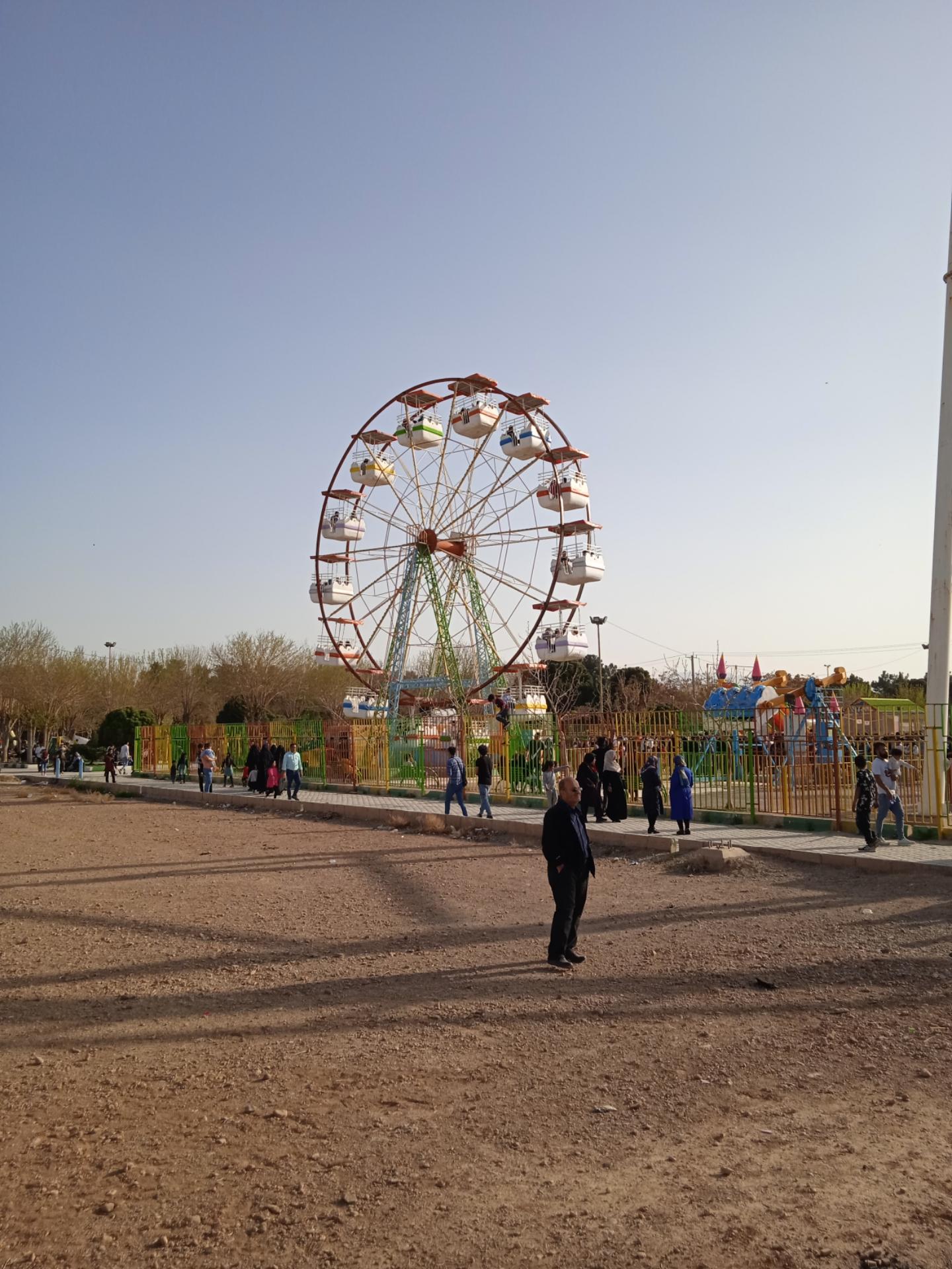 عکس شهربازی دنیای شادی شاهین