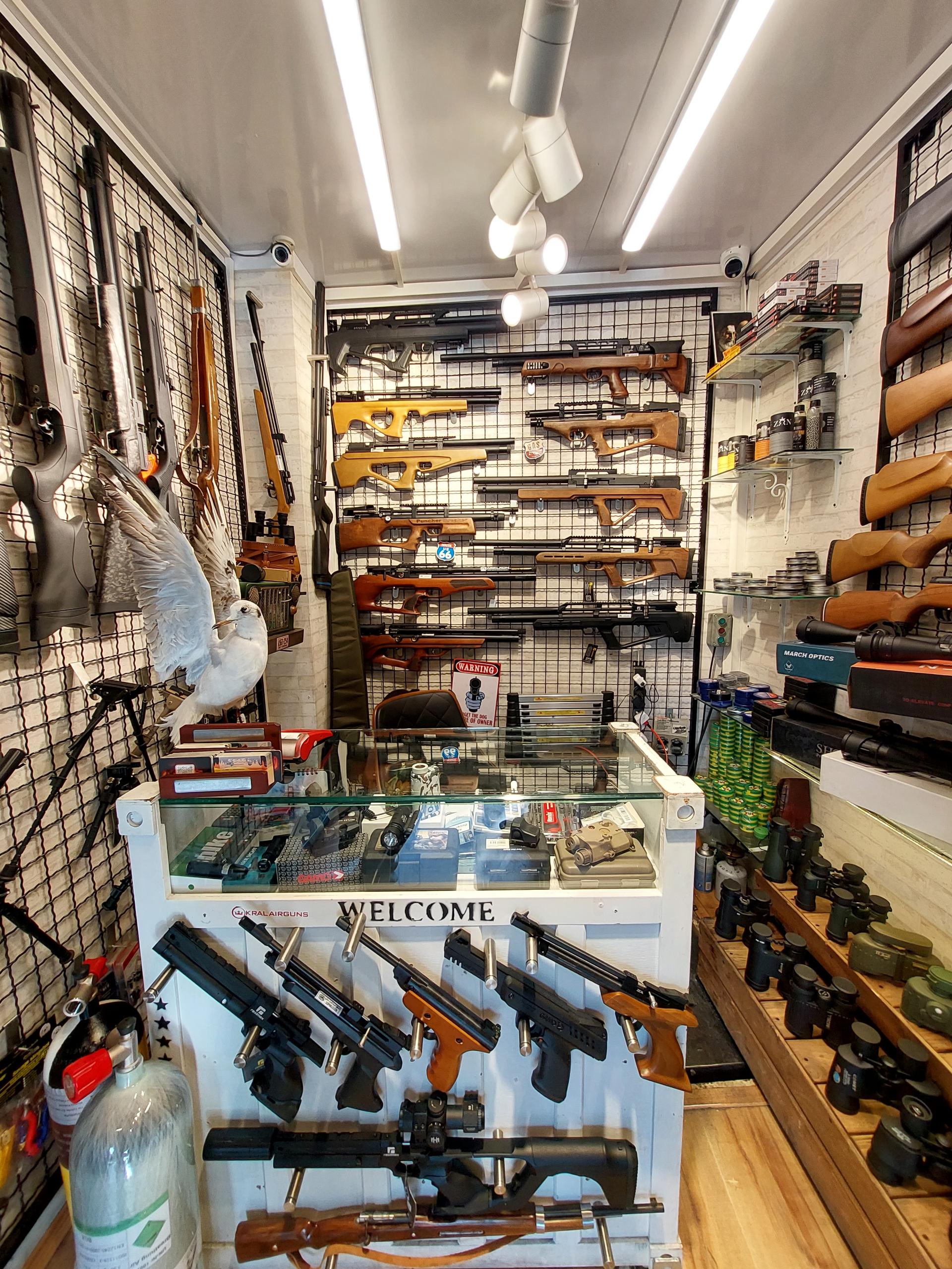 عکس فروشگاه لوازم شکار هانترکالا