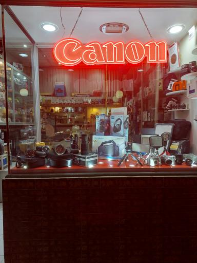 عکس فروشگاه کانن  دوربین و لوازم جانبی دوربین 