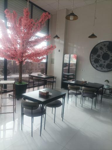 عکس رستوران و بیرون بر الف