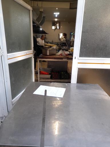 عکس رستوران تامین اجتماعی پل رومی