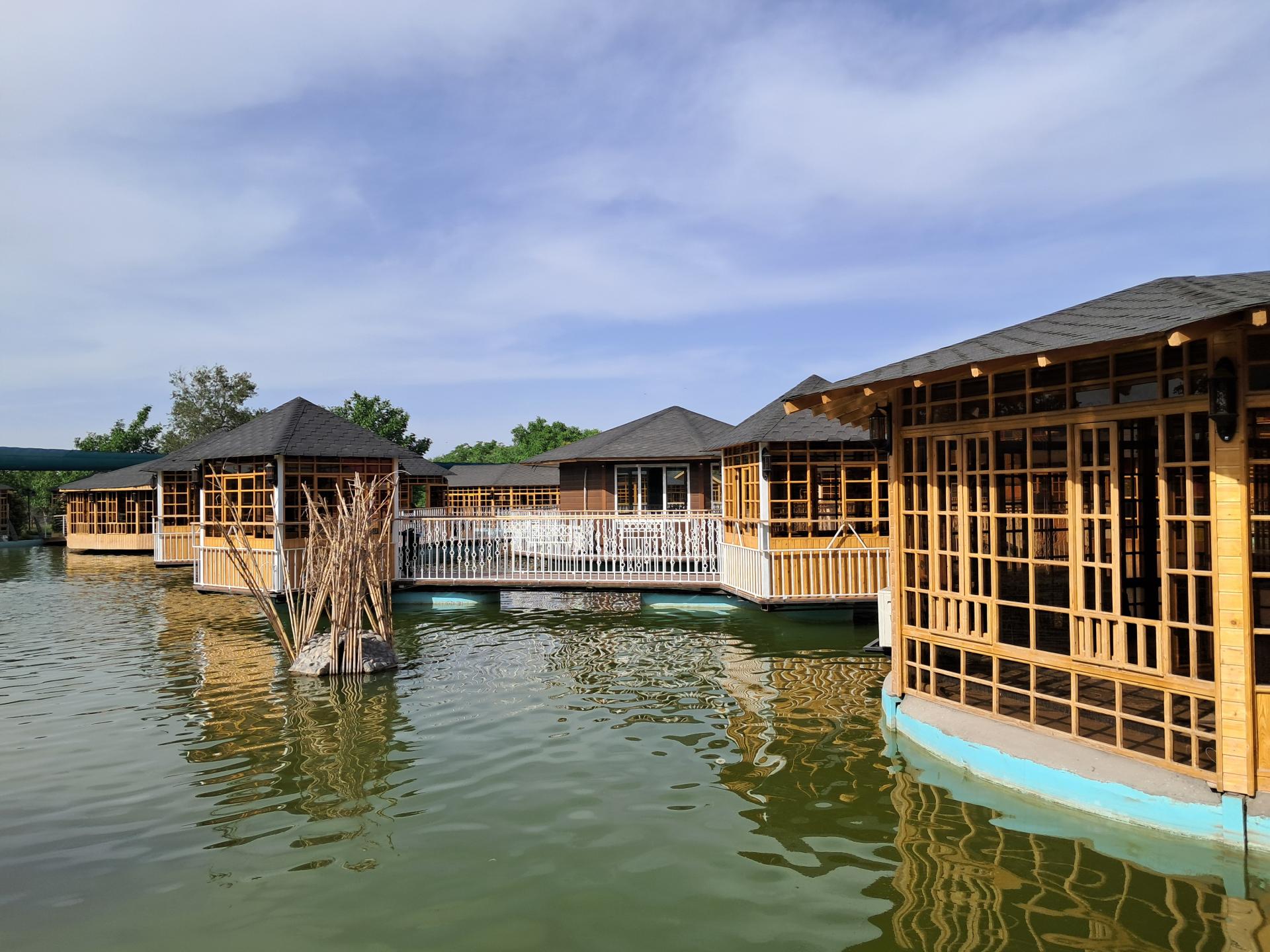 عکس رستوران و فست فوت کروژ