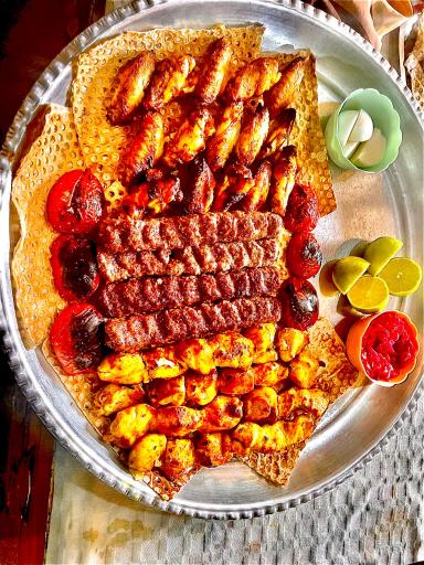 عکس کافه جنگلی صنوبر