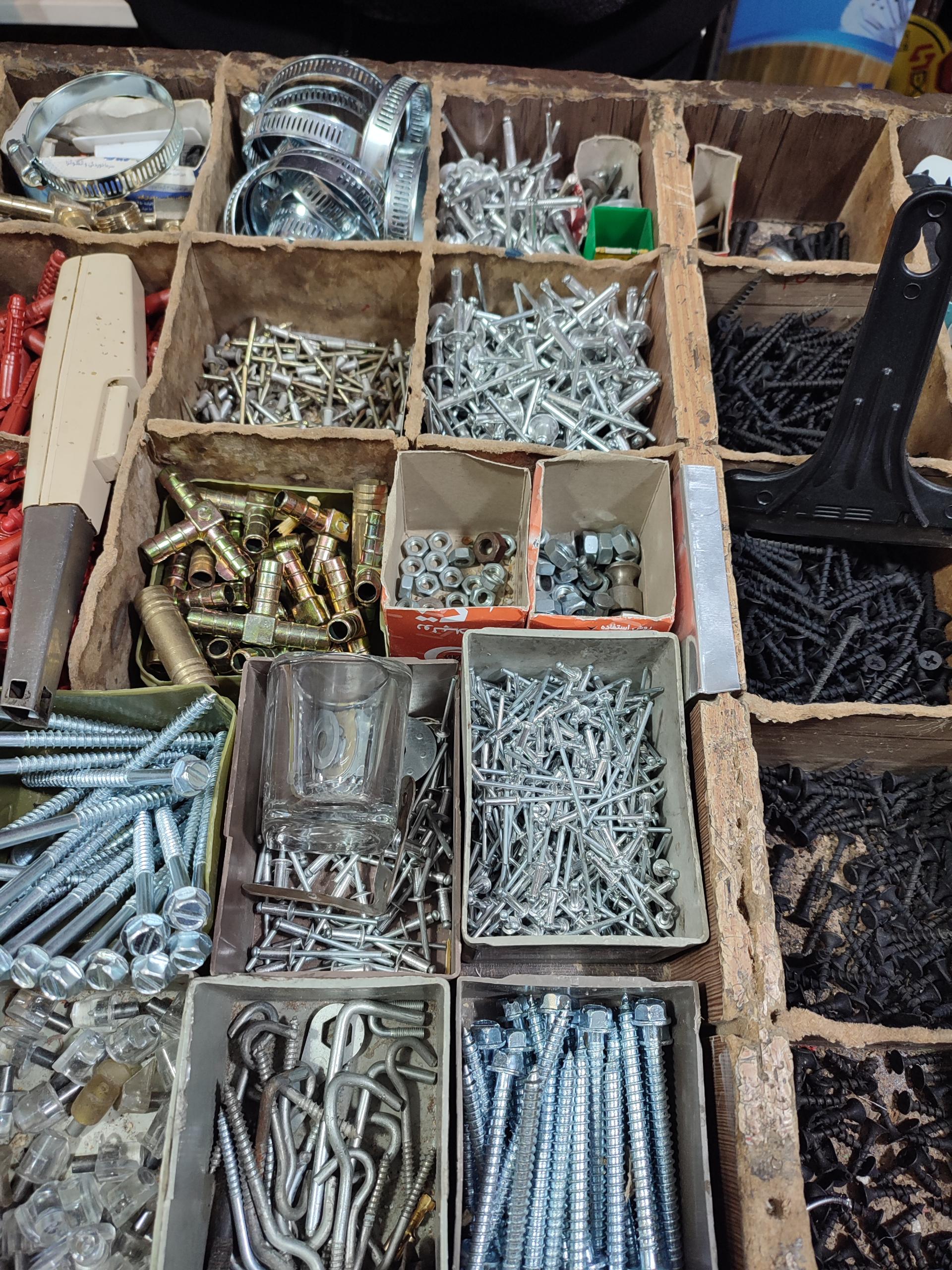 عکس رنگ و ابزار محمد پور