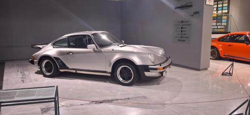 عکس گنجینه خودروهای کلاسیک