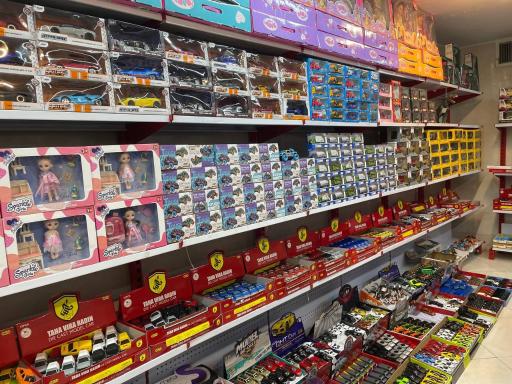 عکس بازار اسباب بازی صالح آباد