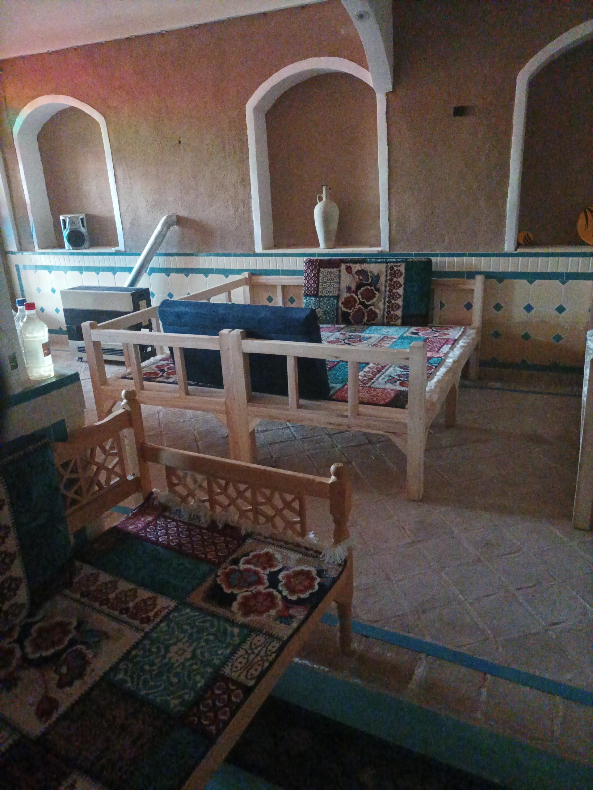 عکس تولید و فروش بستنی سنتی و آبمیوه کاشان