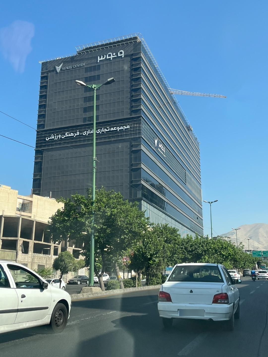 عکس مجتمع تجاری ونوس