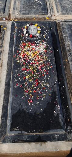 عکس آرامگاه مرحوم حسن مرادی‌فرد