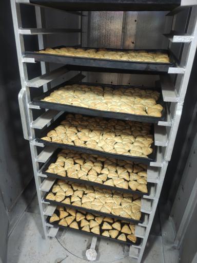 عکس نان محلی و کلوچه باقری