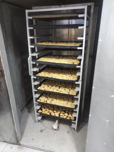 عکس نان محلی و کلوچه باقری