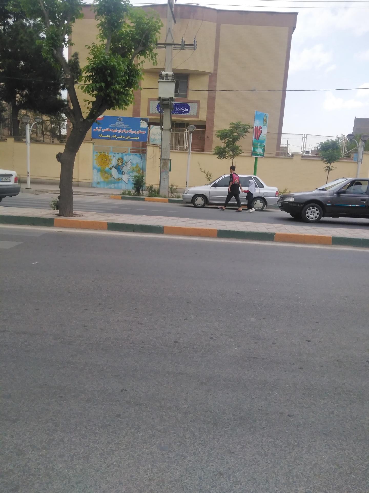 عکس دبستان دخترانه ریحانه