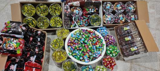 عکس عمده فروشی لواشک قوماش