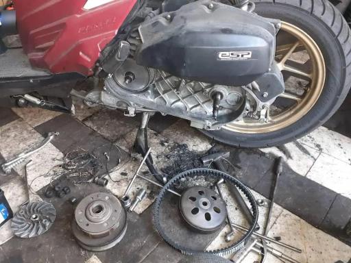 عکس تعمیرگاه موتور و دوچرخه طالبی