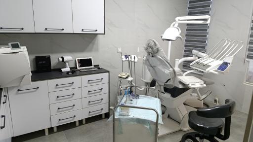 عکس دکتر سرآبادانی متخصص دندان پزشکی