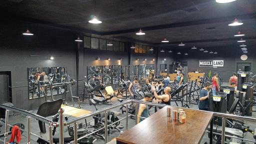 عکس باشگاه بدنسازی سرزمین عضله