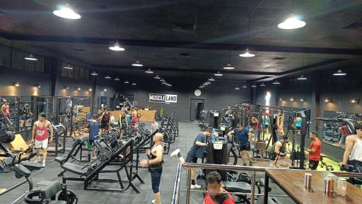 عکس باشگاه بدنسازی سرزمین عضله