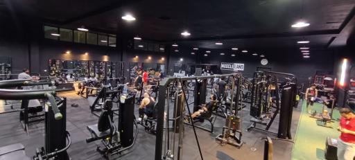 عکس باشگاه بدنسازی سرزمین عضله