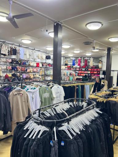 فروشگاه پوشاک ایرانیان