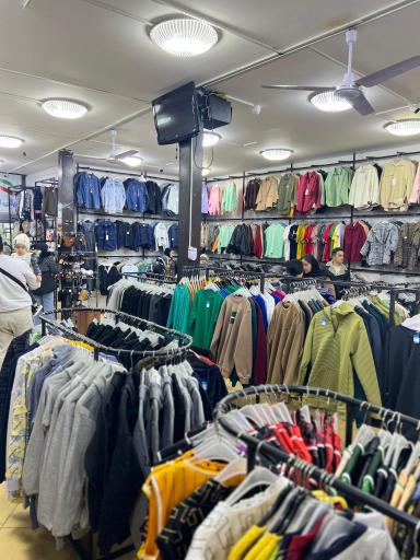 فروشگاه پوشاک ایرانیان