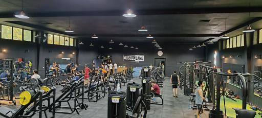 عکس باشگاه بدنسازی سرزمین عضله