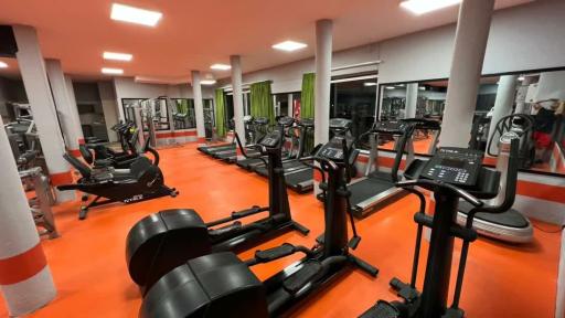 عکس مجتمع فرهنگی ورزشی سبز