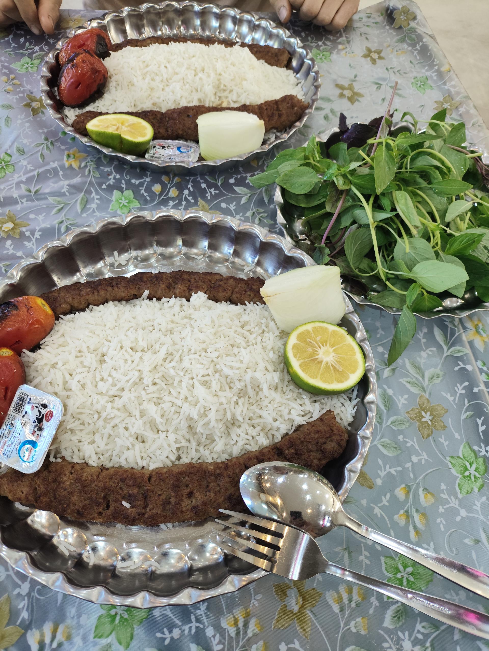 عکس کبابی ناب گلپایگانی 