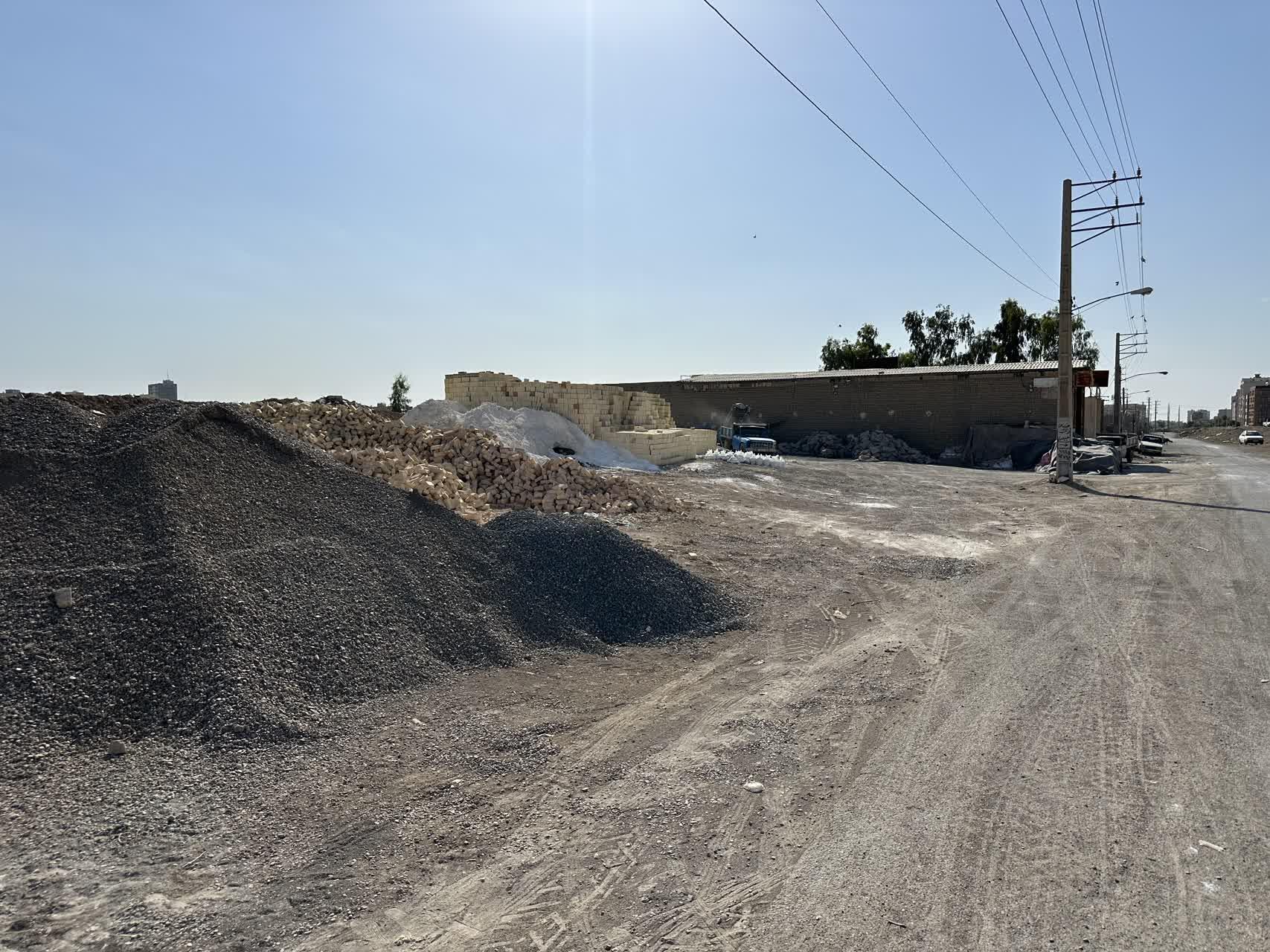 عکس انبار مصالح ساختمانی نگاری