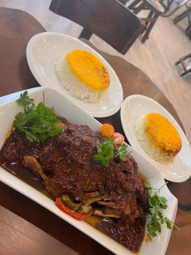 عکس سفره خانه سنتی توریست