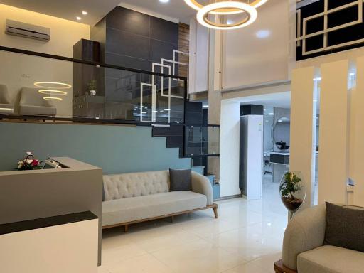 عکس سالن زیبایی روژه