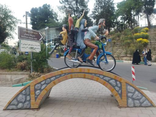 عکس ورودی بوستان جنگلی سرخه حصار