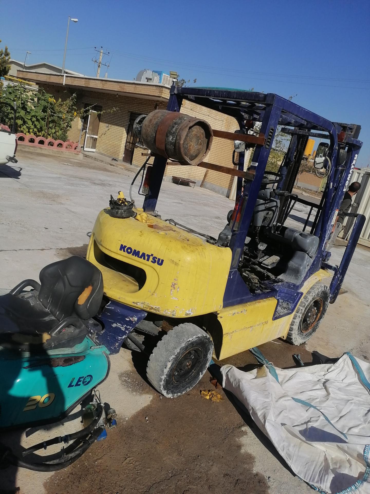 عکس تعمیرگاه لیفتراک