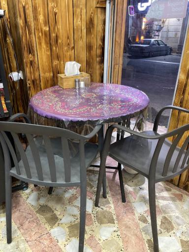 عکس آشپزخانه لیام