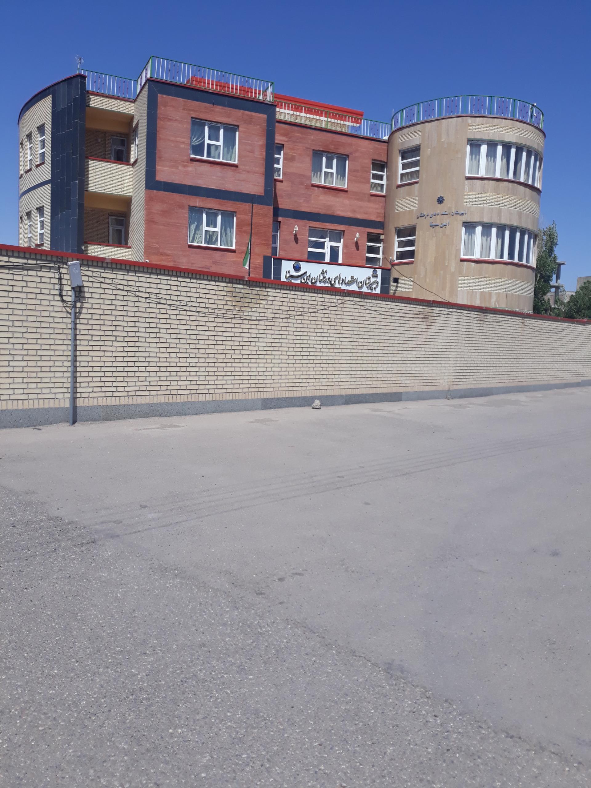 عکس دبیرستان استعداد های درخشان ابن سینا