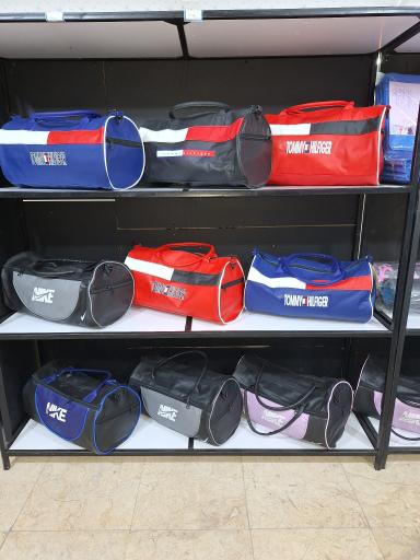 عکس فروشگاه ورزشی آذرخش