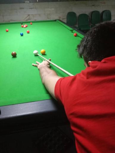 عکس کافه بیلیارد جوان