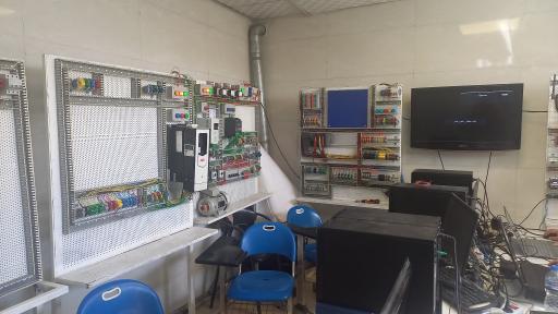 عکس مجتمع فنی و حرفه‌ای دارالفنون ری