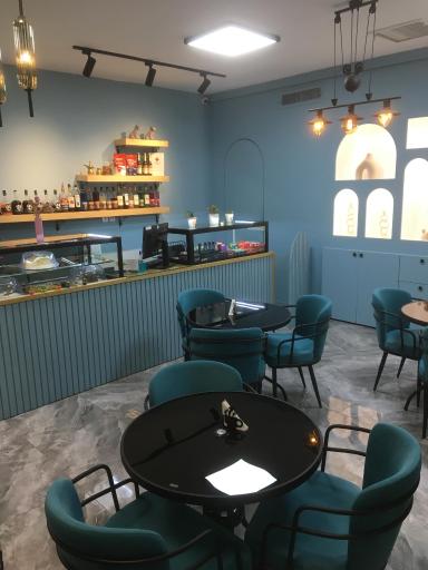 عکس کافی شاپ آسمان آبی