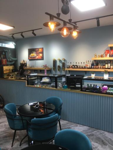 عکس کافی شاپ آسمان آبی