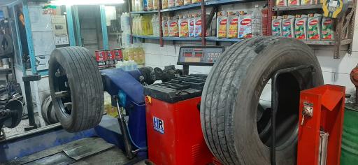 عکس اتو سرویس سیاوش (خدمات تیوبلس، بالانس وتعمیرلاستیک)