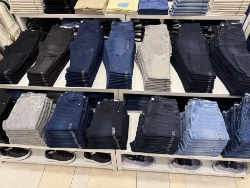 عکس فروشگاه جین وست