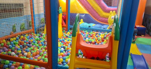 عکس خانه بازی دنیای شاد کودکی