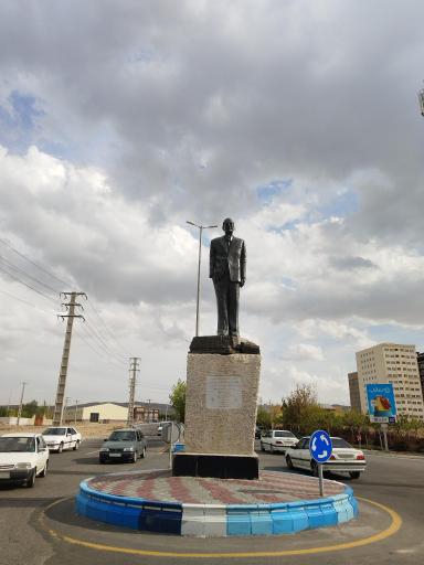 عکس مجسمه مردانی آذر