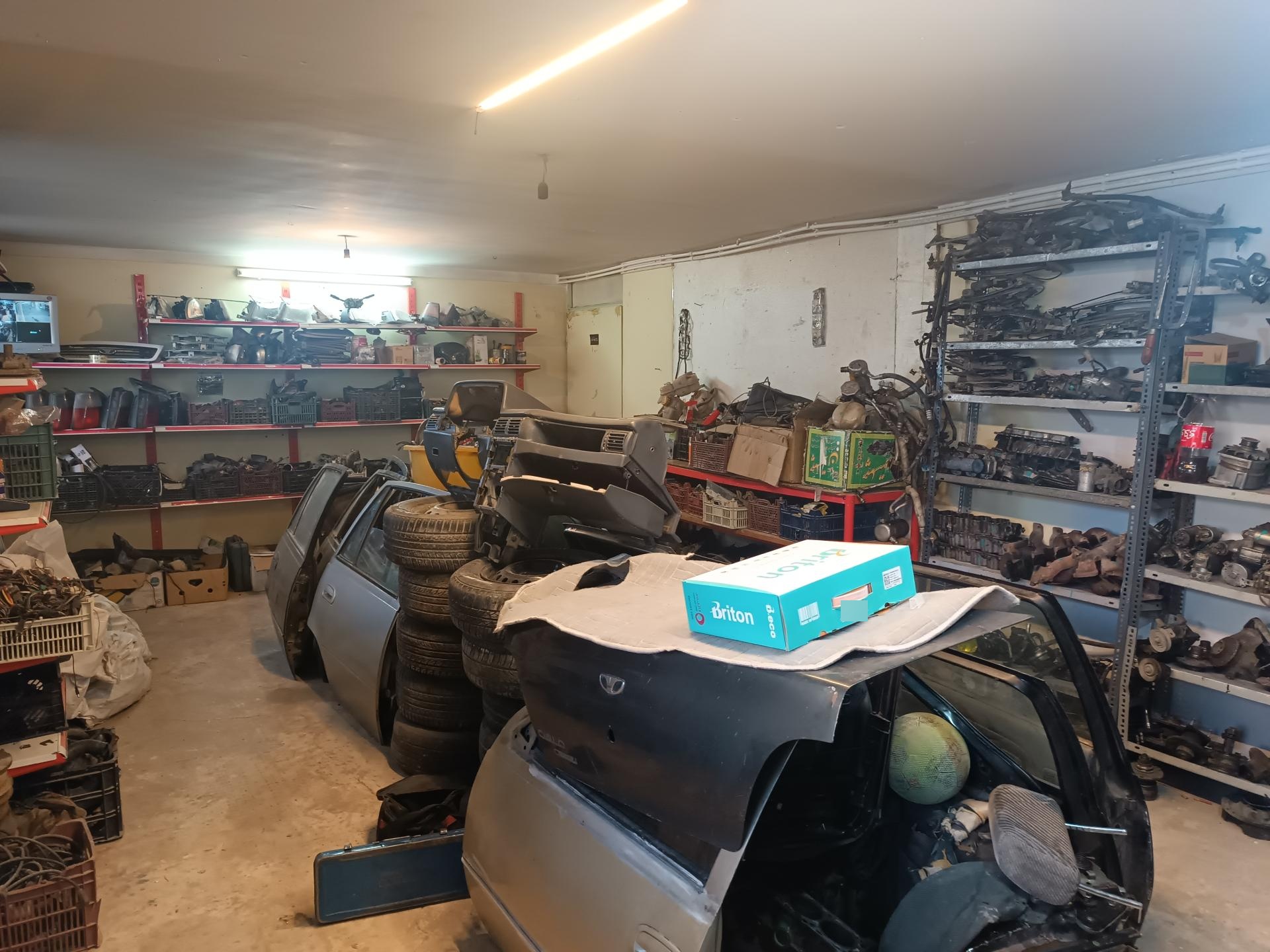 عکس استوک یدک بلک اند وایت