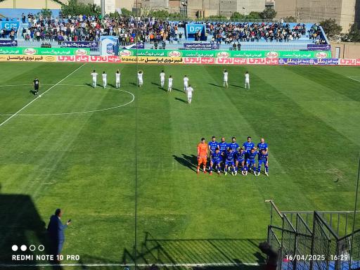 عکس ورزشگاه 12 هزار نفری امام خمینی