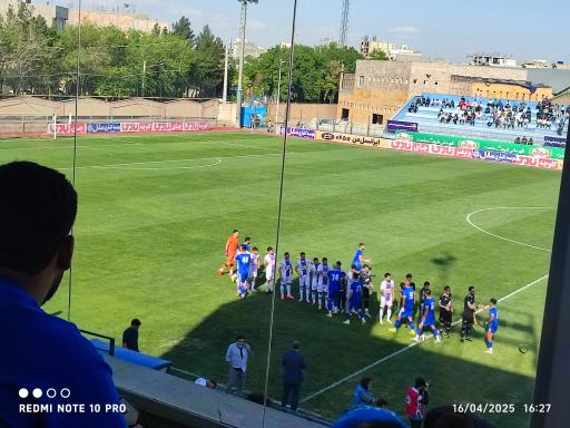 عکس ورزشگاه 12 هزار نفری امام خمینی