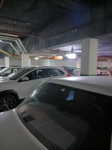 عکس پارکینگ عمومی بین الحرمین